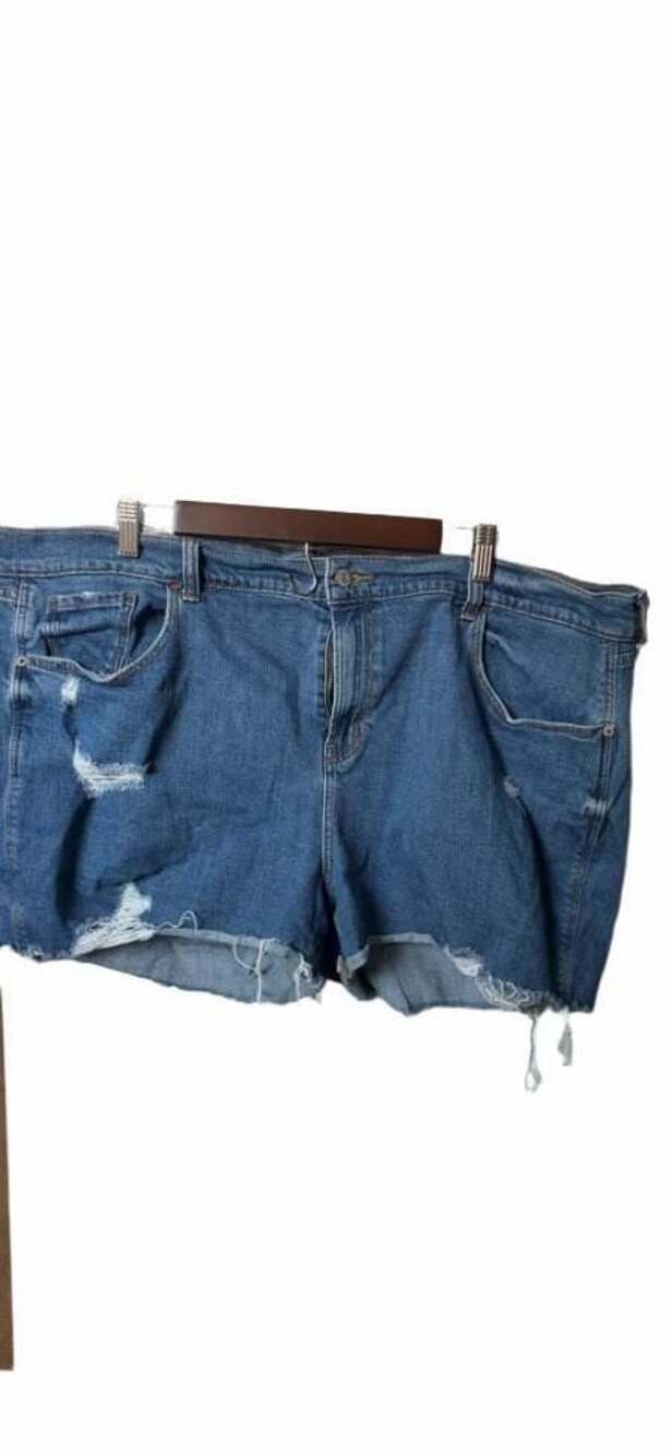 Old Navy Women's Boyfriend Raw Hem Distressed Denim Shorts Size 20_A0006